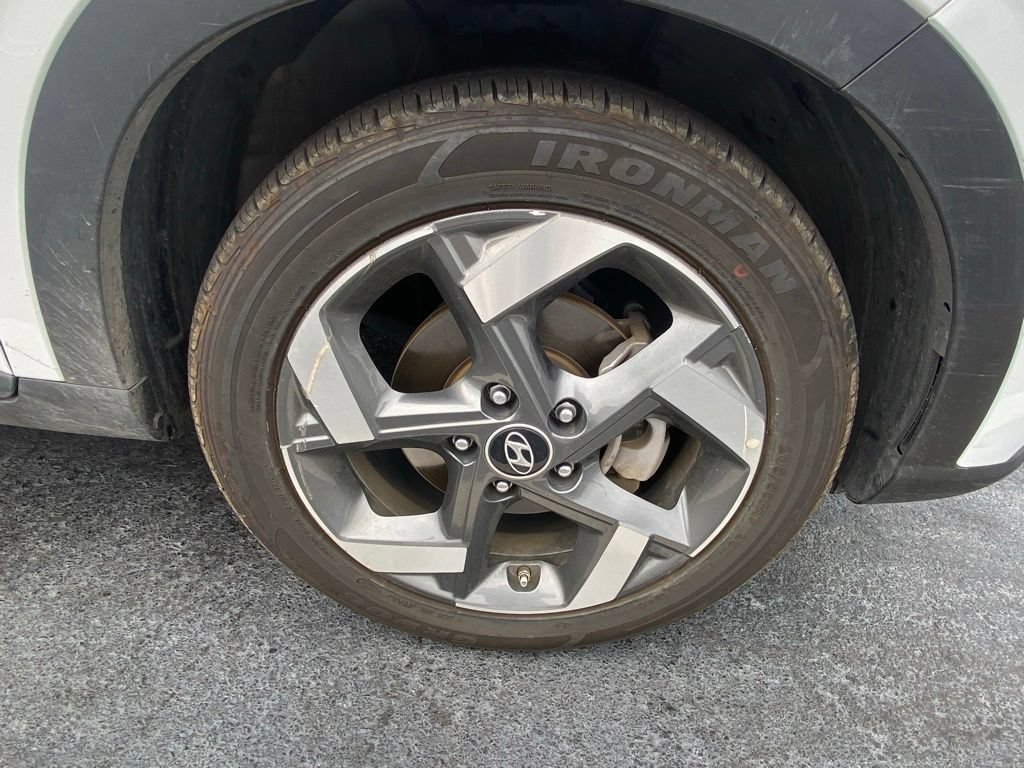 Used 2025 Hyundai Venue SEL FWD image 9