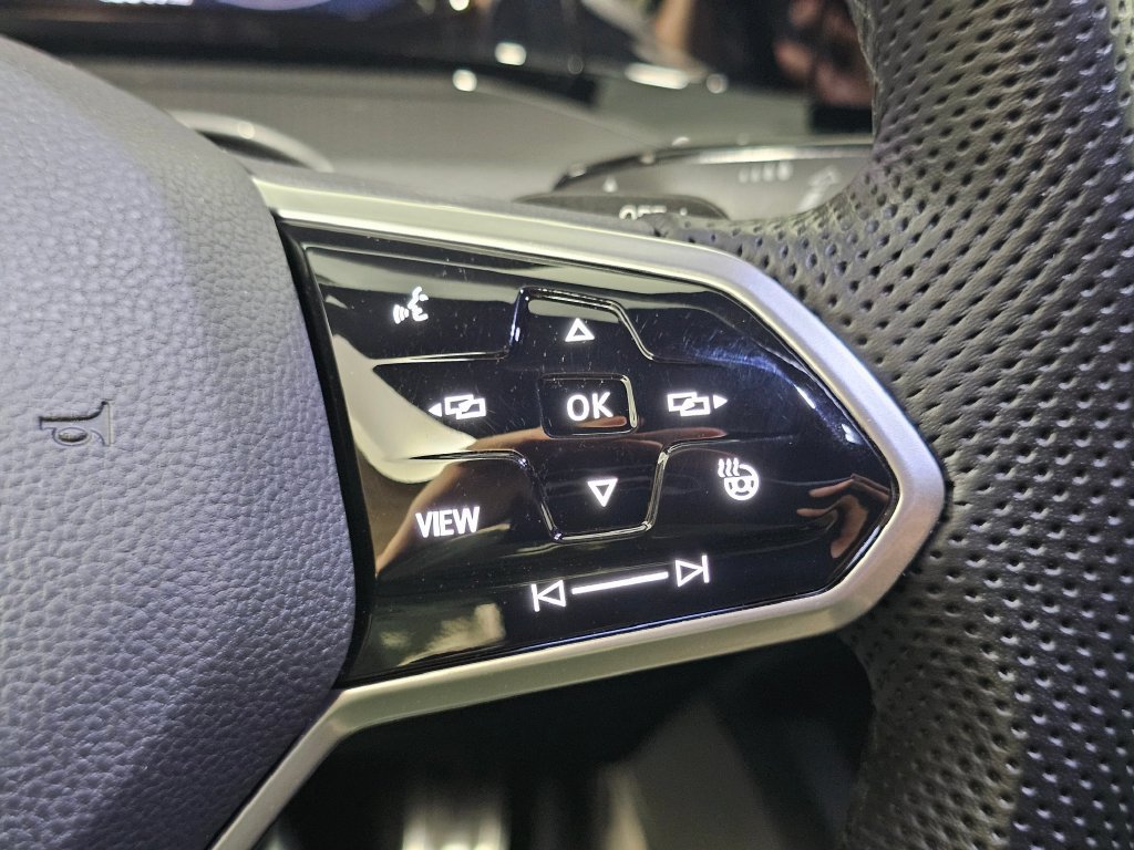 Used 2022 Volkswagen GTI S FWD image 23