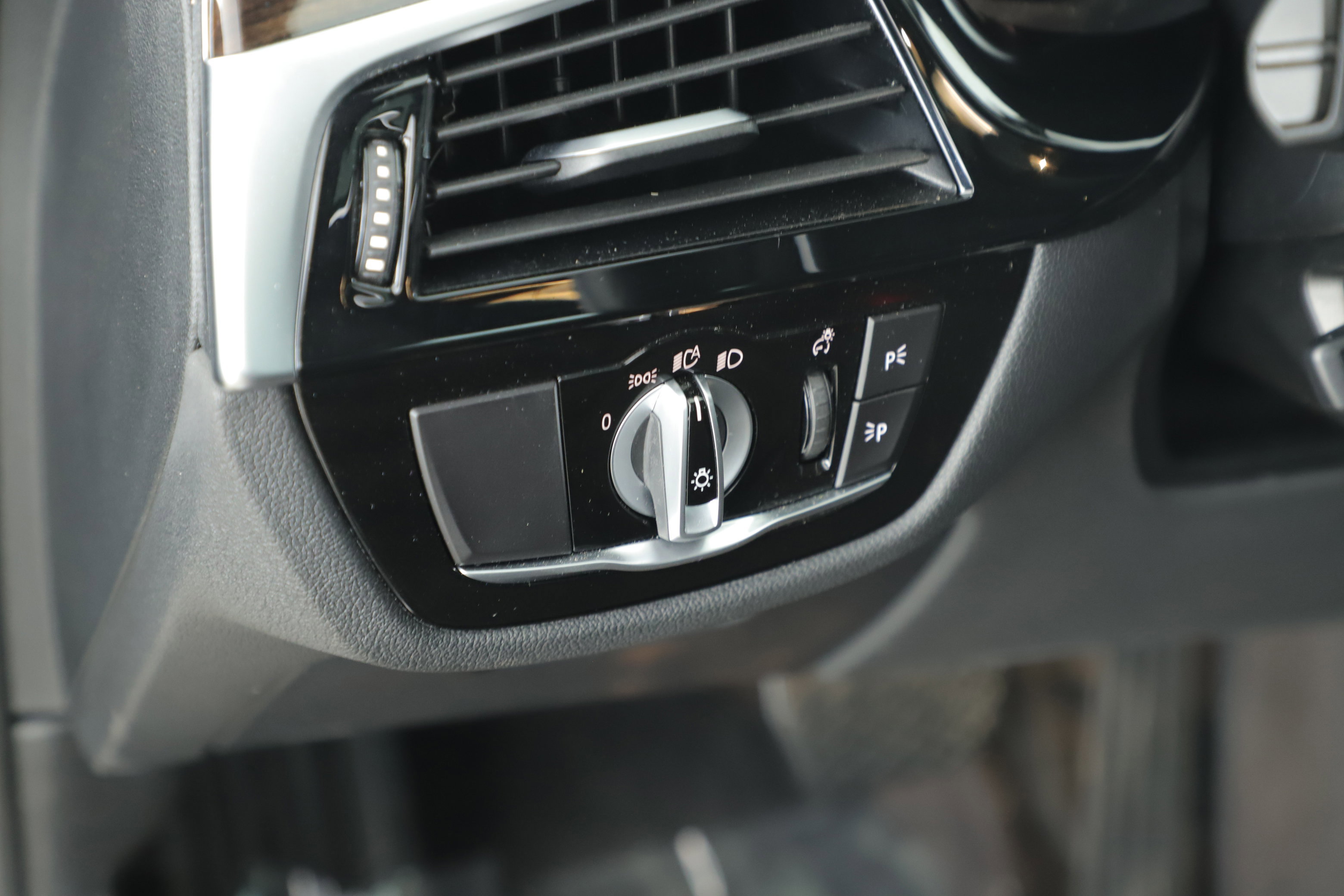 Used 2023 BMW 530i w/ Convenience Package image 19