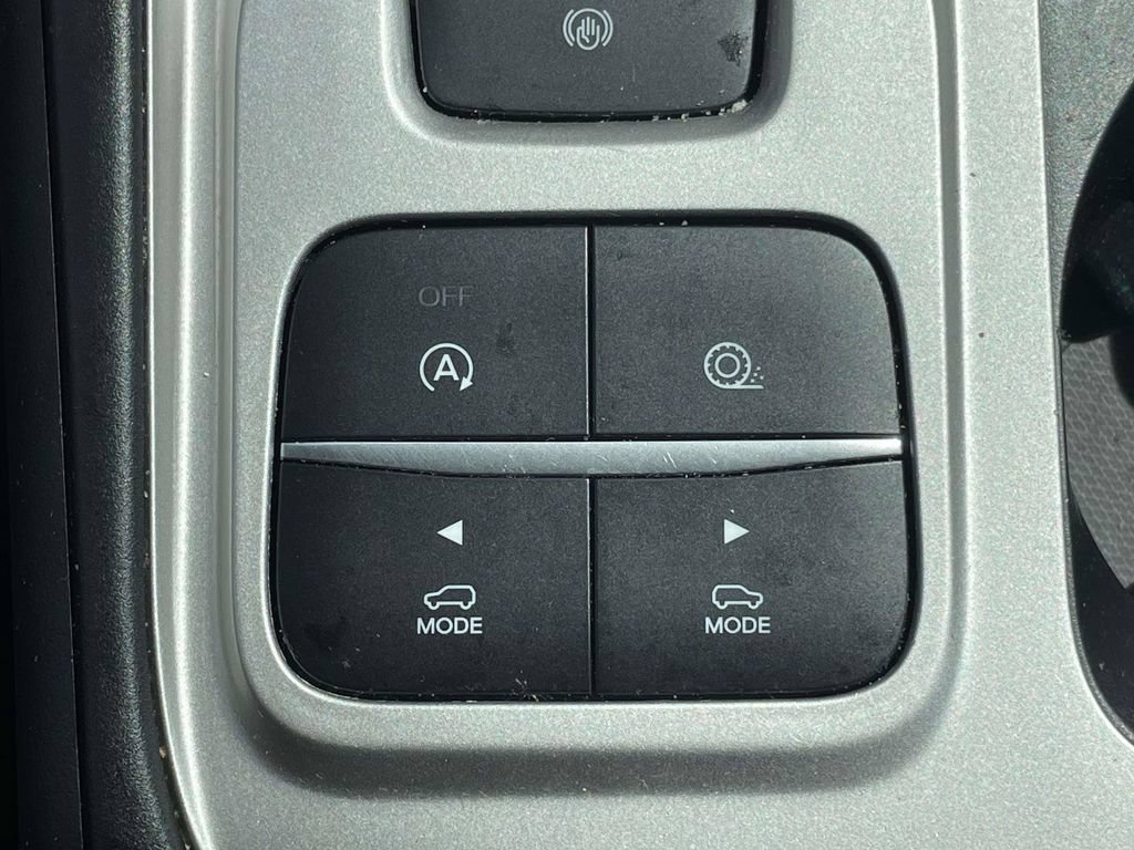 Certified 2024 Ford Explorer XLT RWD image 23