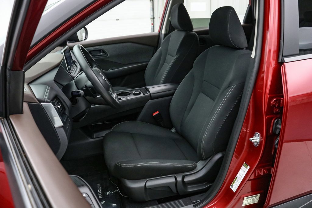 Used 2023 Nissan Rogue S image 11