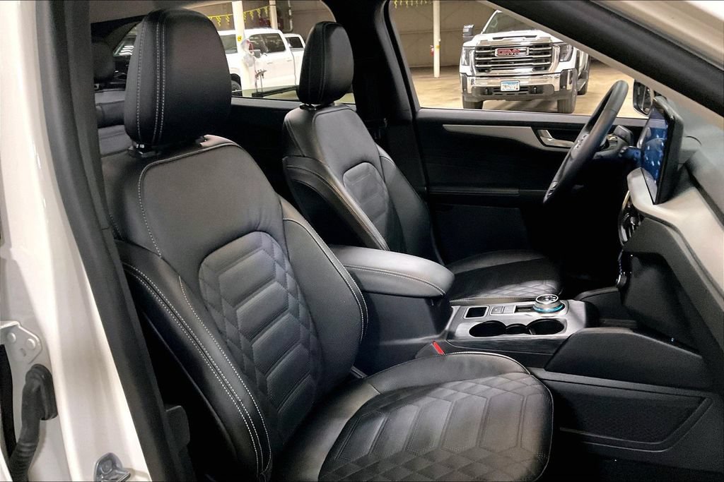 Certified 2023 Ford Escape Platinum w/ Premium Technology Package AWD/4WD image 7