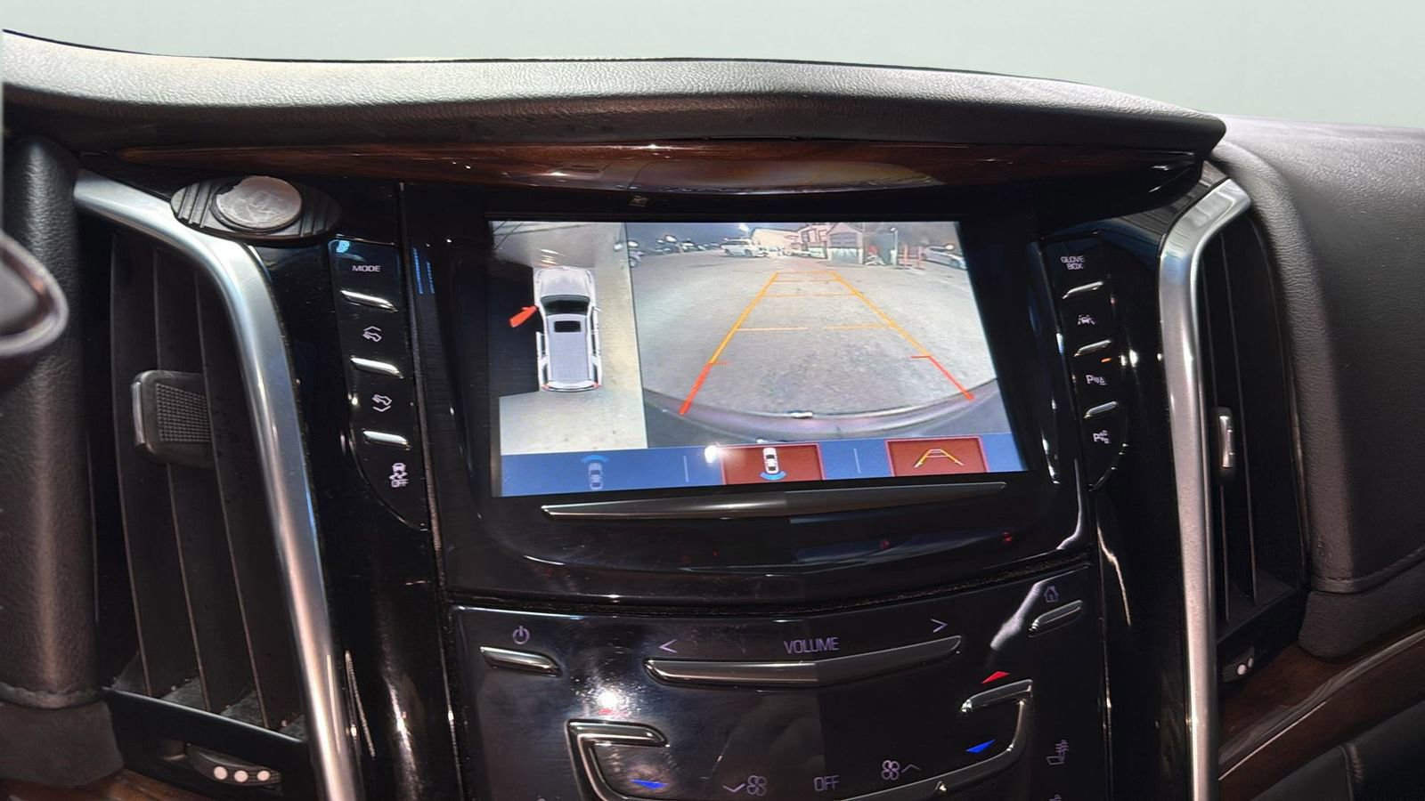 Used 2018 Cadillac Escalade Luxury image 19