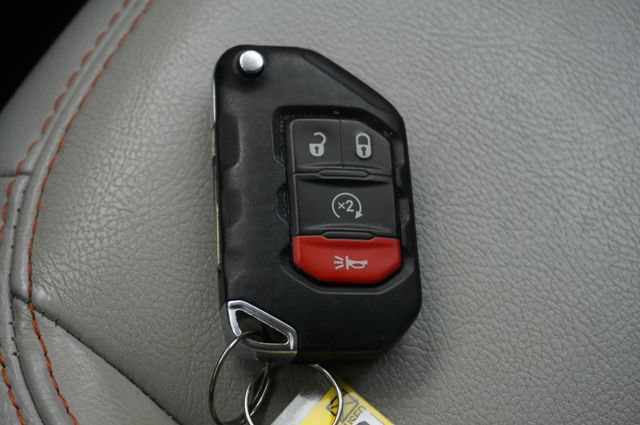 Used 2021 Jeep Gladiator Mojave w/ Dual Top Group AWD/4WD image 42