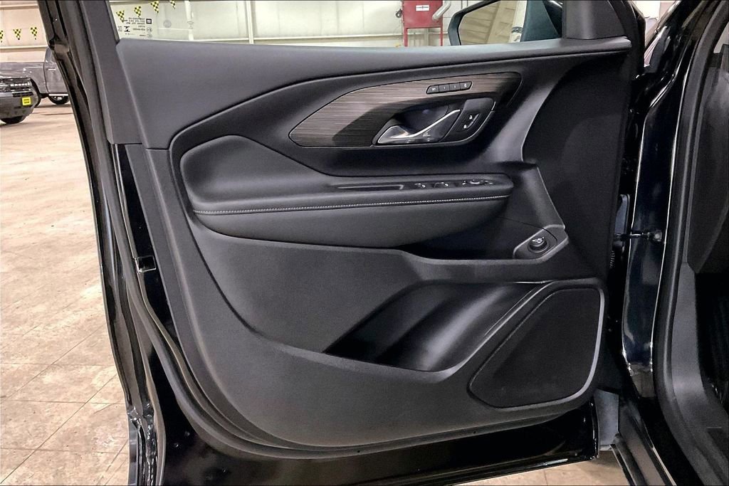 Used 2024 GMC Terrain SLT image 21