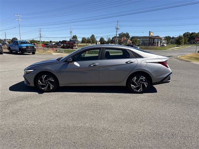 Used 2025 Hyundai Elantra SEL FWD image 8