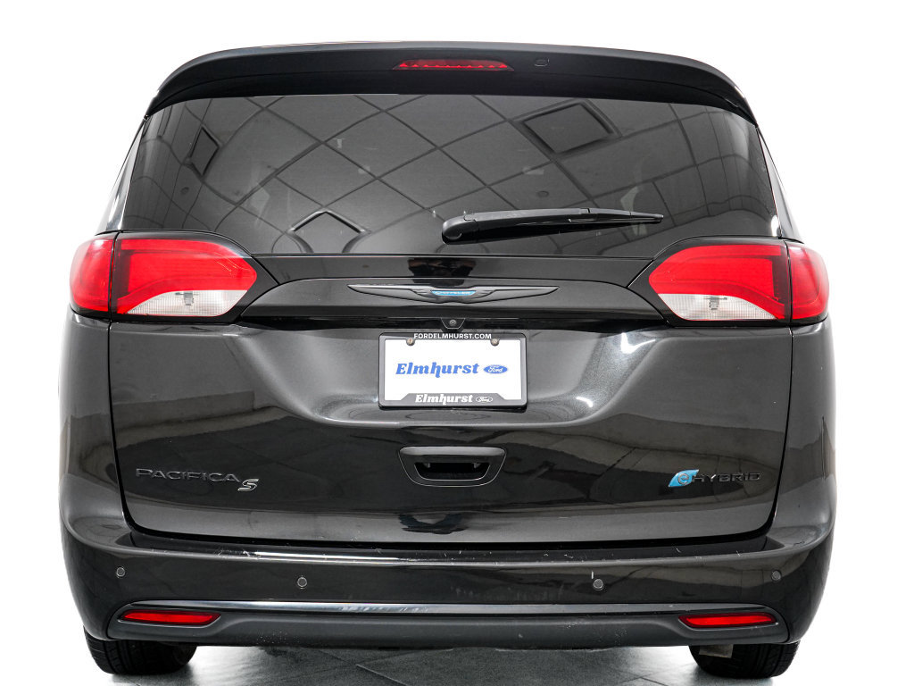 Used 2020 Chrysler Pacifica Touring-L w/ S Appearance Package FWD image 6