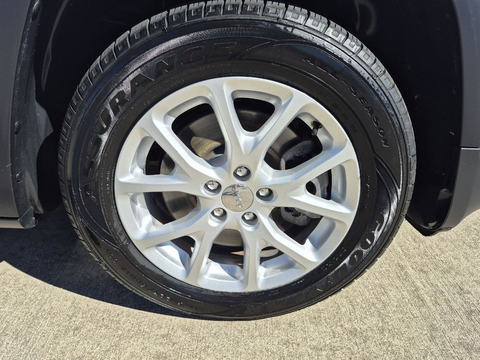 Used 2018 Jeep Cherokee Latitude Plus image 10