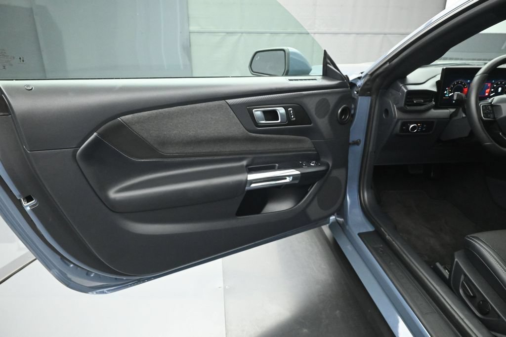 Certified 2025 Ford Mustang Coupe RWD image 10
