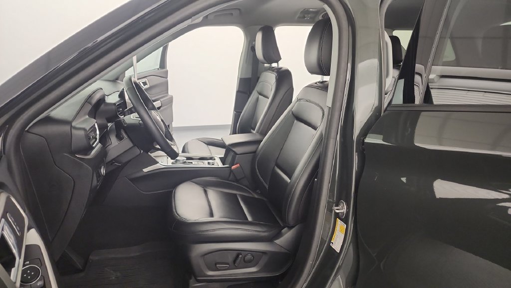 Certified 2024 Ford Explorer XLT w/ Equipment Group 202A AWD/4WD image 15