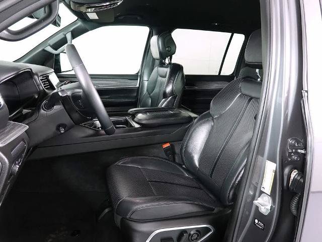 Used 2024 Jeep Wagoneer Series II w/ Flexible Seating Group AWD/4WD image 13