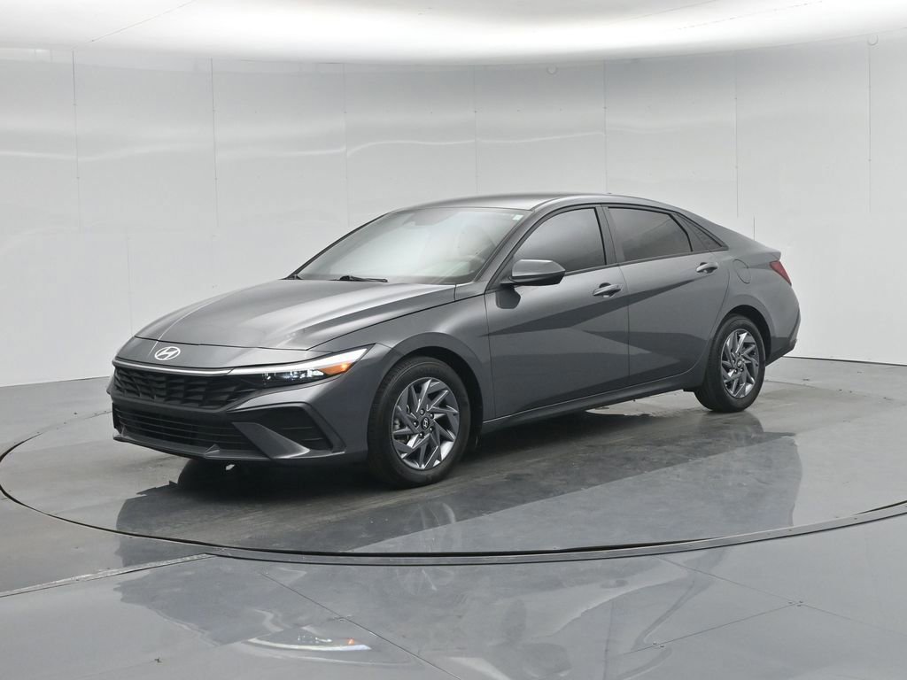 Used 2024 Hyundai Elantra SEL image 11