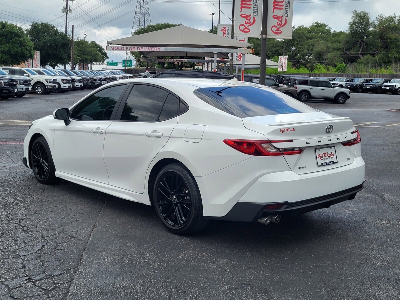 Used 2025 Toyota Camry SE FWD image 6