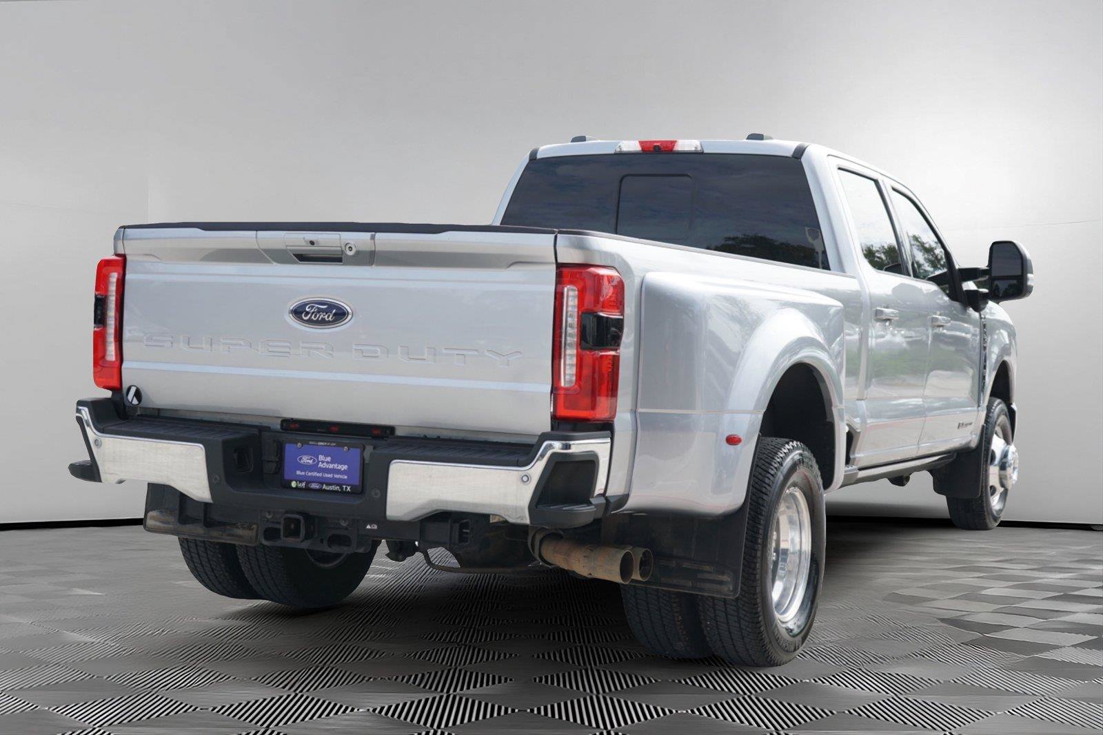 Certified 2023 Ford F350 Lariat w/ FX4 Off-Road Package AWD/4WD image 5