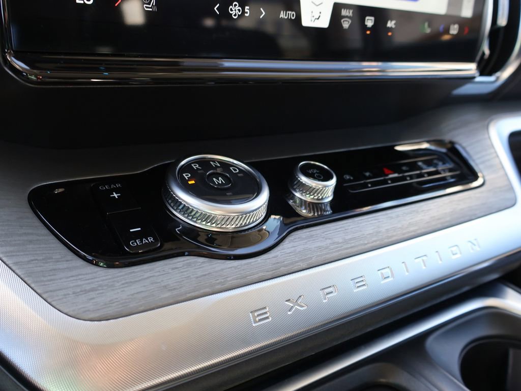 Certified 2025 Ford Expedition Max Platinum image 40