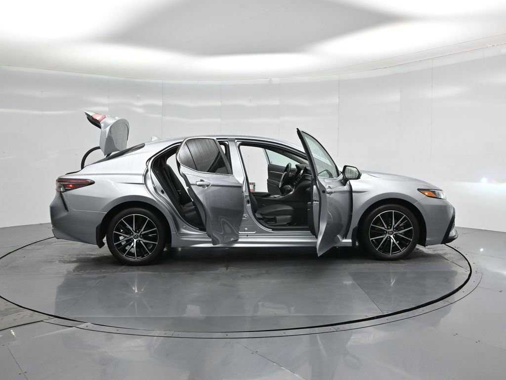 Used 2024 Toyota Camry SE image 33