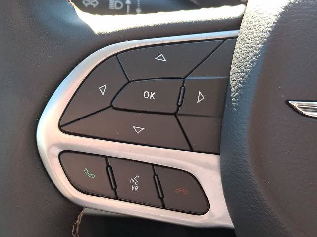 Used 2024 Chrysler Pacifica Limited FWD image 23