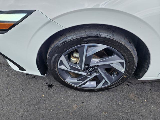 Used 2025 Hyundai Elantra SEL FWD image 9