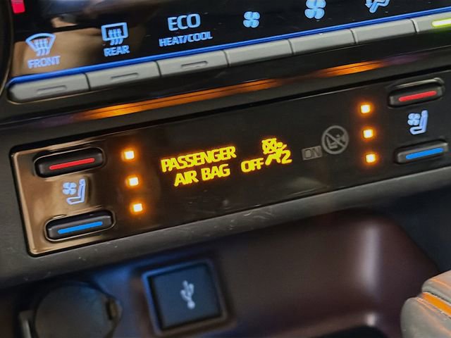 Used 2022 Toyota RAV4 Limited AWD/4WD image 24