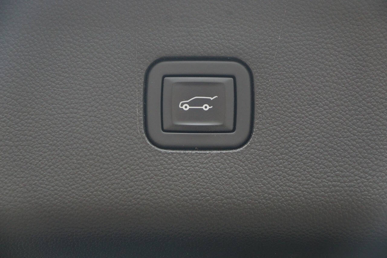 Used 2021 Buick Enclave Premium w/ Sun and Sites Package AWD/4WD image 14