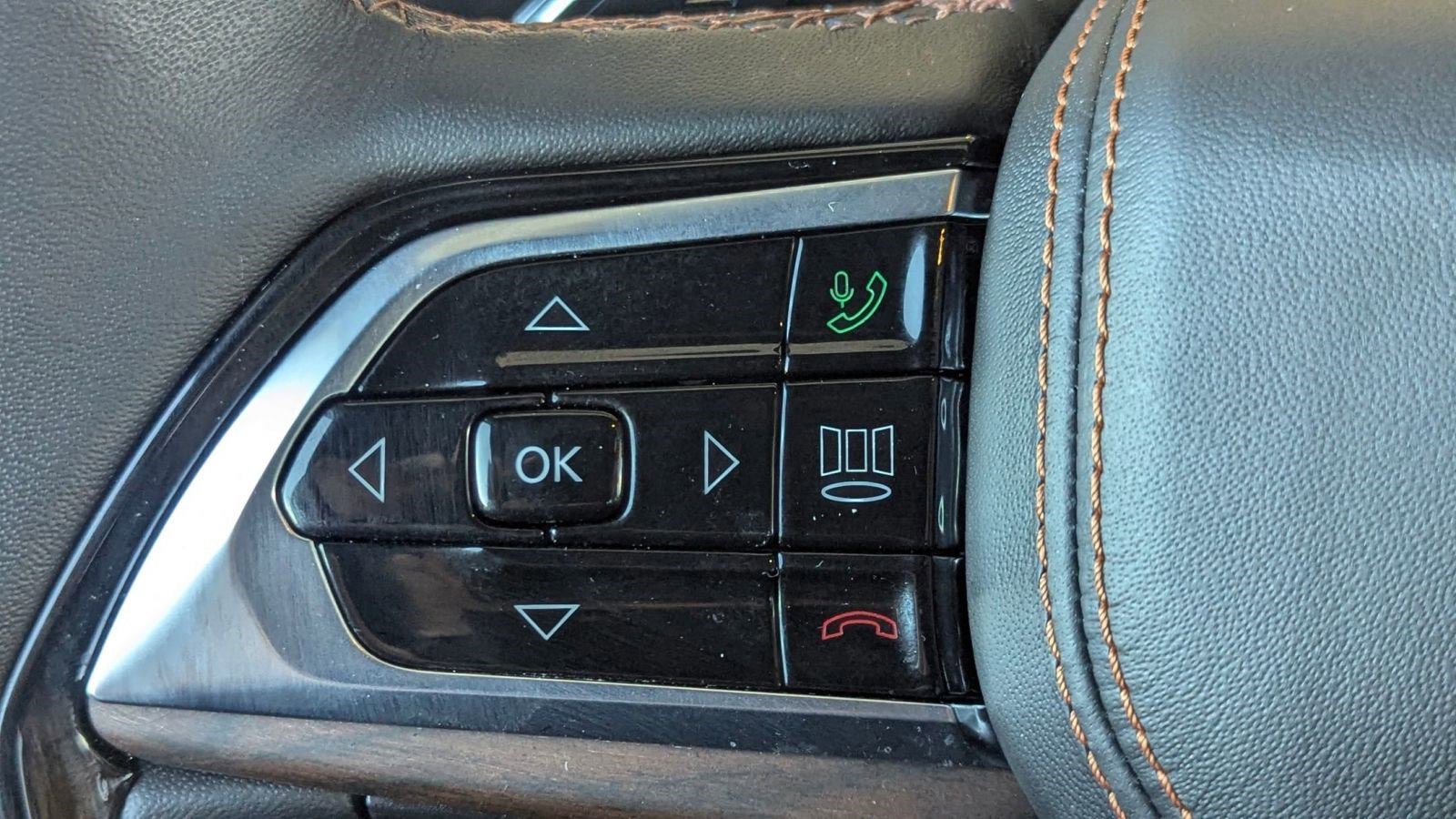 Used 2022 Jeep Grand Cherokee Summit w/ Luxury Tech Group V image 16