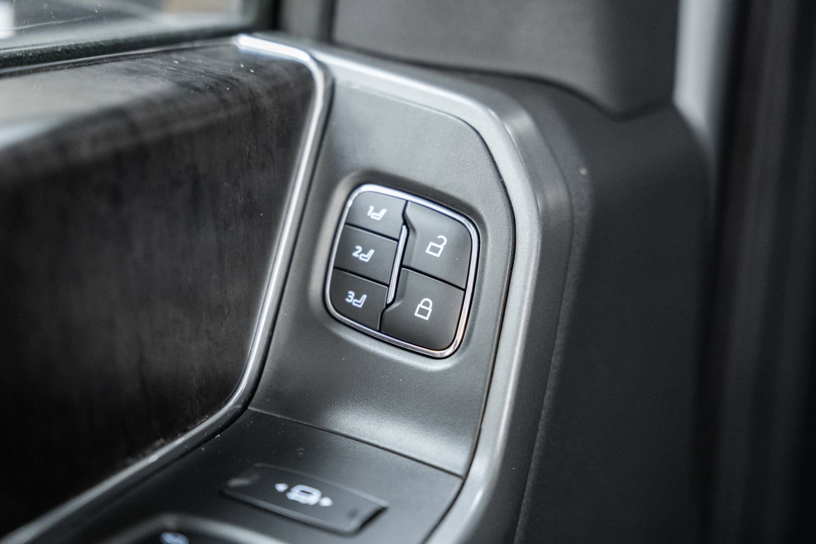 Certified 2025 Ford F250 Lariat w/ Black Appearance Package image 46