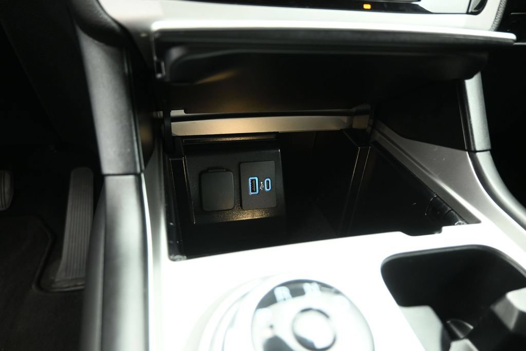 Certified 2024 Ford Explorer XLT RWD image 17