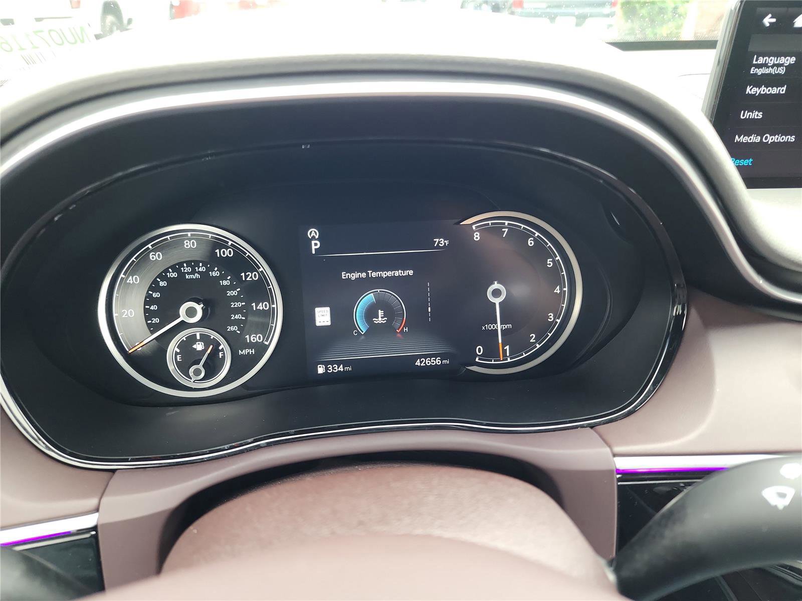 Used 2022 Genesis GV70 2.5T w/ Advanced Package image 38