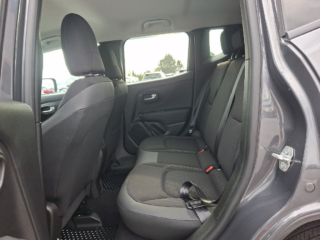 Used 2023 Jeep Renegade Latitude w/ Premium Group AWD/4WD image 10