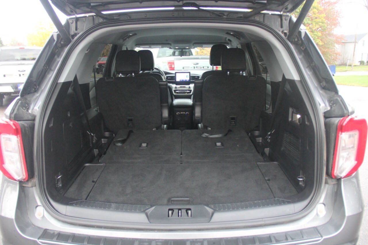 Certified 2022 Ford Explorer XLT w/ Equipment Group 202A image 10