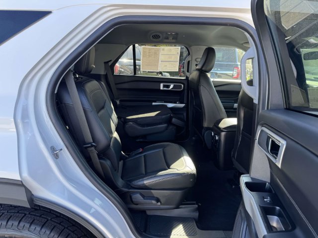 Certified 2022 Ford Explorer XLT w/ Equipment Group 202A AWD/4WD image 13
