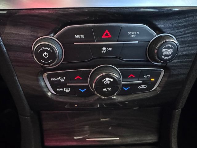 Used 2018 Chrysler 300 Touring RWD image 20