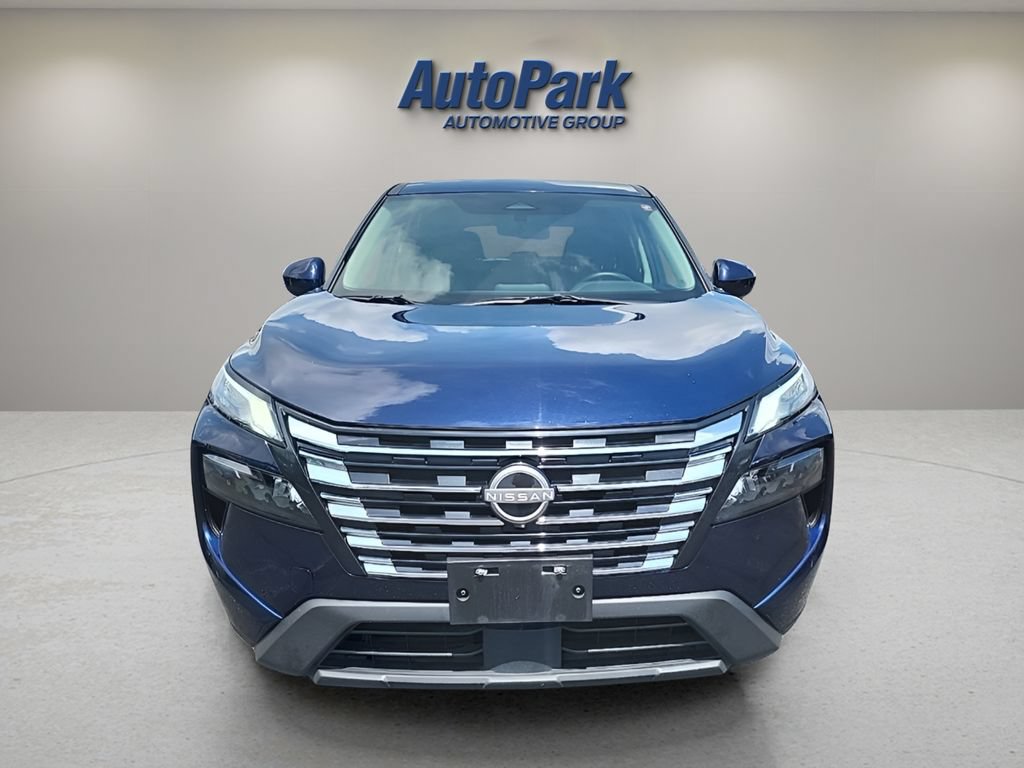 Used 2025 Nissan Rogue SV AWD/4WD image 2
