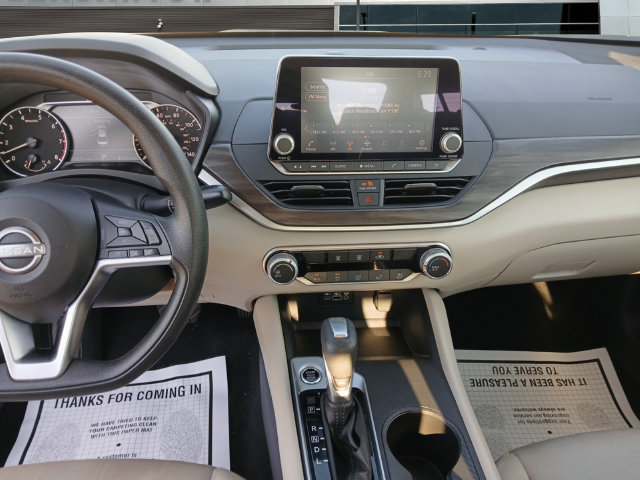 Used 2025 Nissan Altima 2.5 SV FWD image 11
