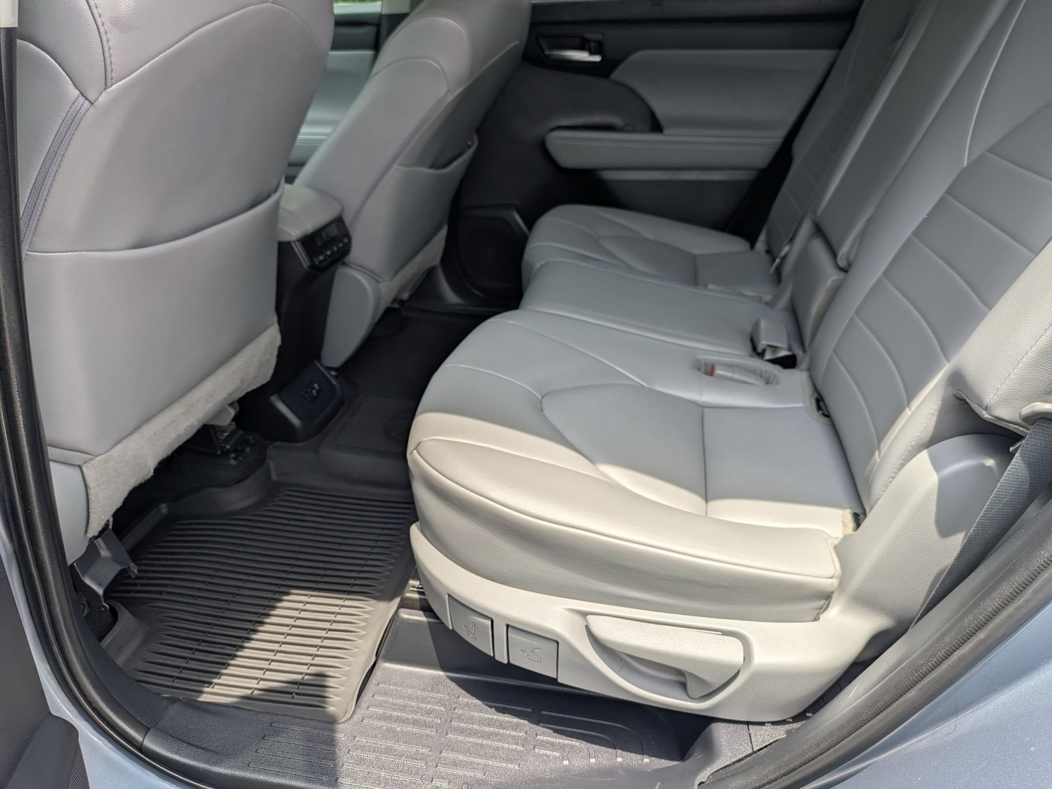 Used 2021 Toyota Highlander XLE FWD image 26