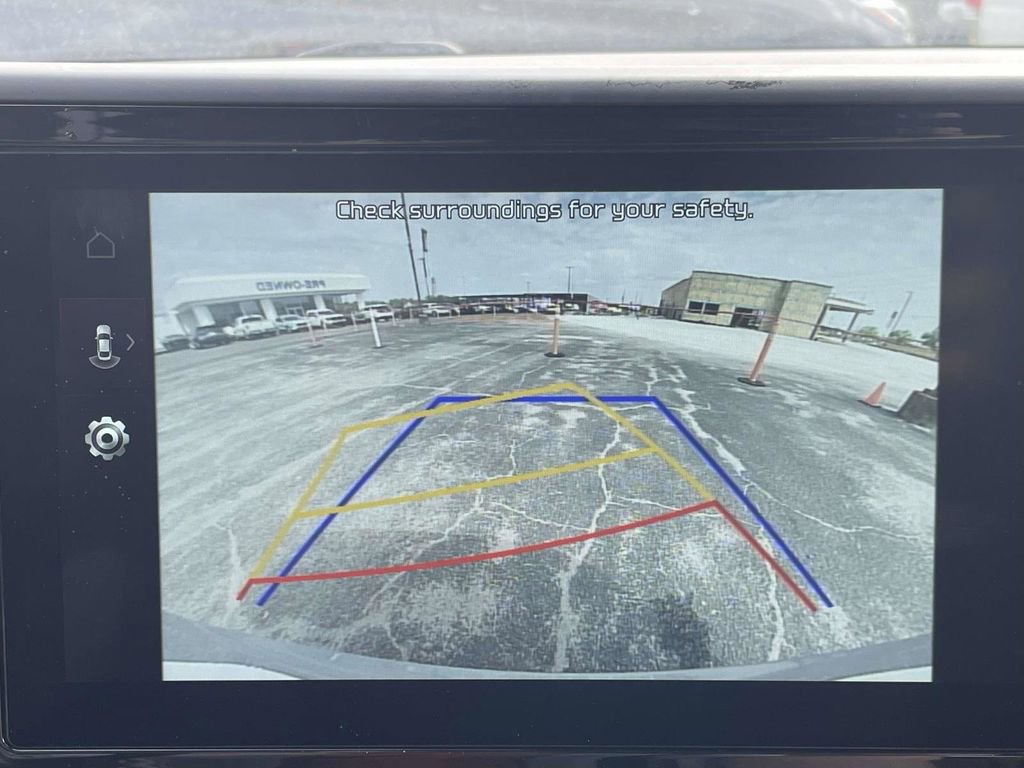 Used 2024 Kia Carnival EX image 19