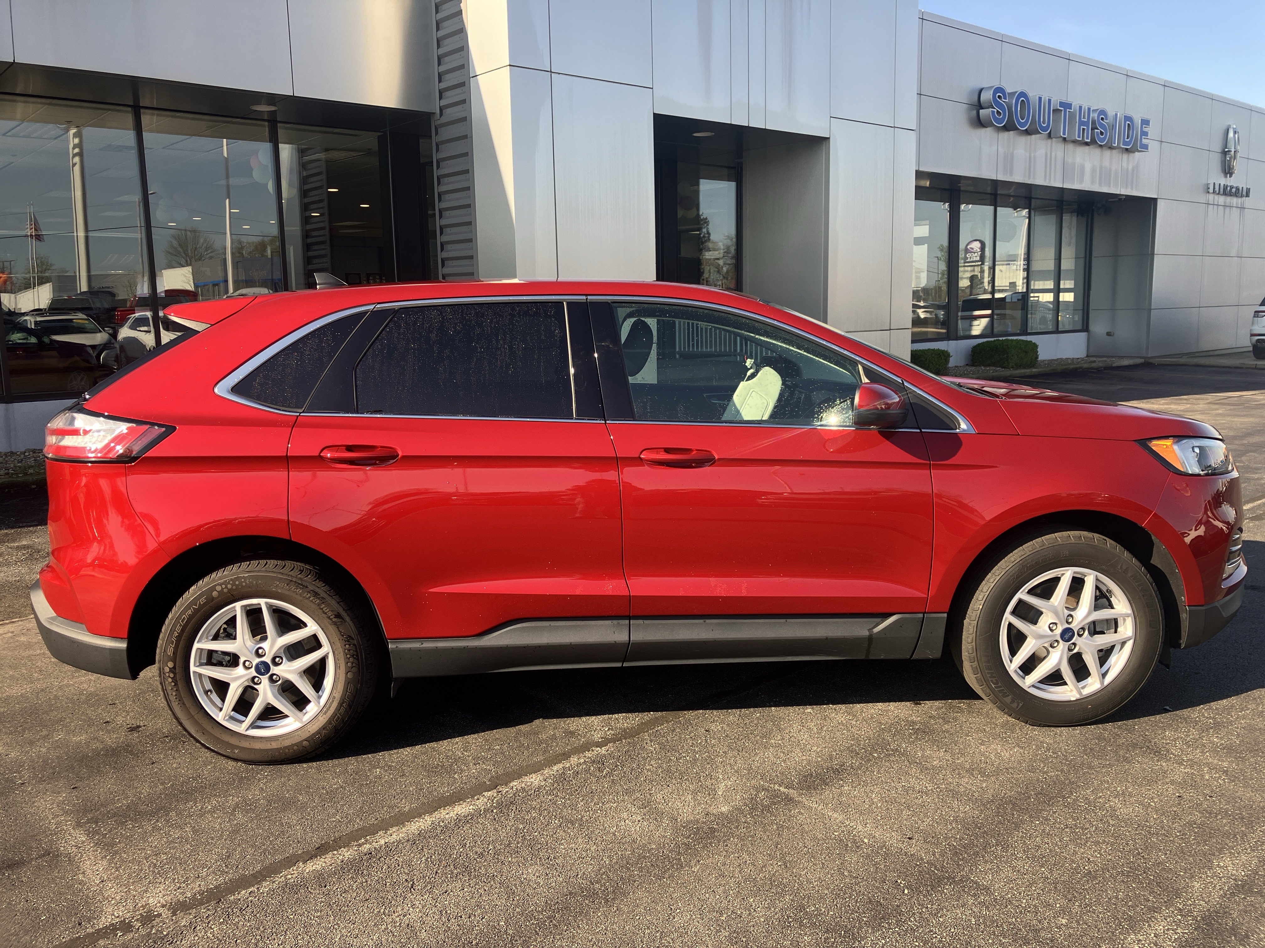 Certified 2022 Ford Edge SEL w/ Convenience Package AWD/4WD image 8