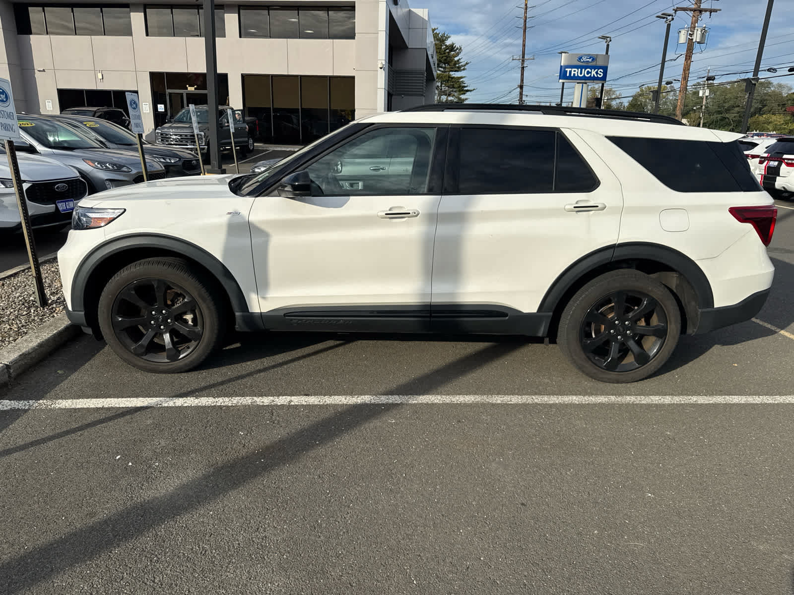 Certified 2023 Ford Explorer ST-Line w/ Class IV Trailer Tow Package AWD/4WD image 2