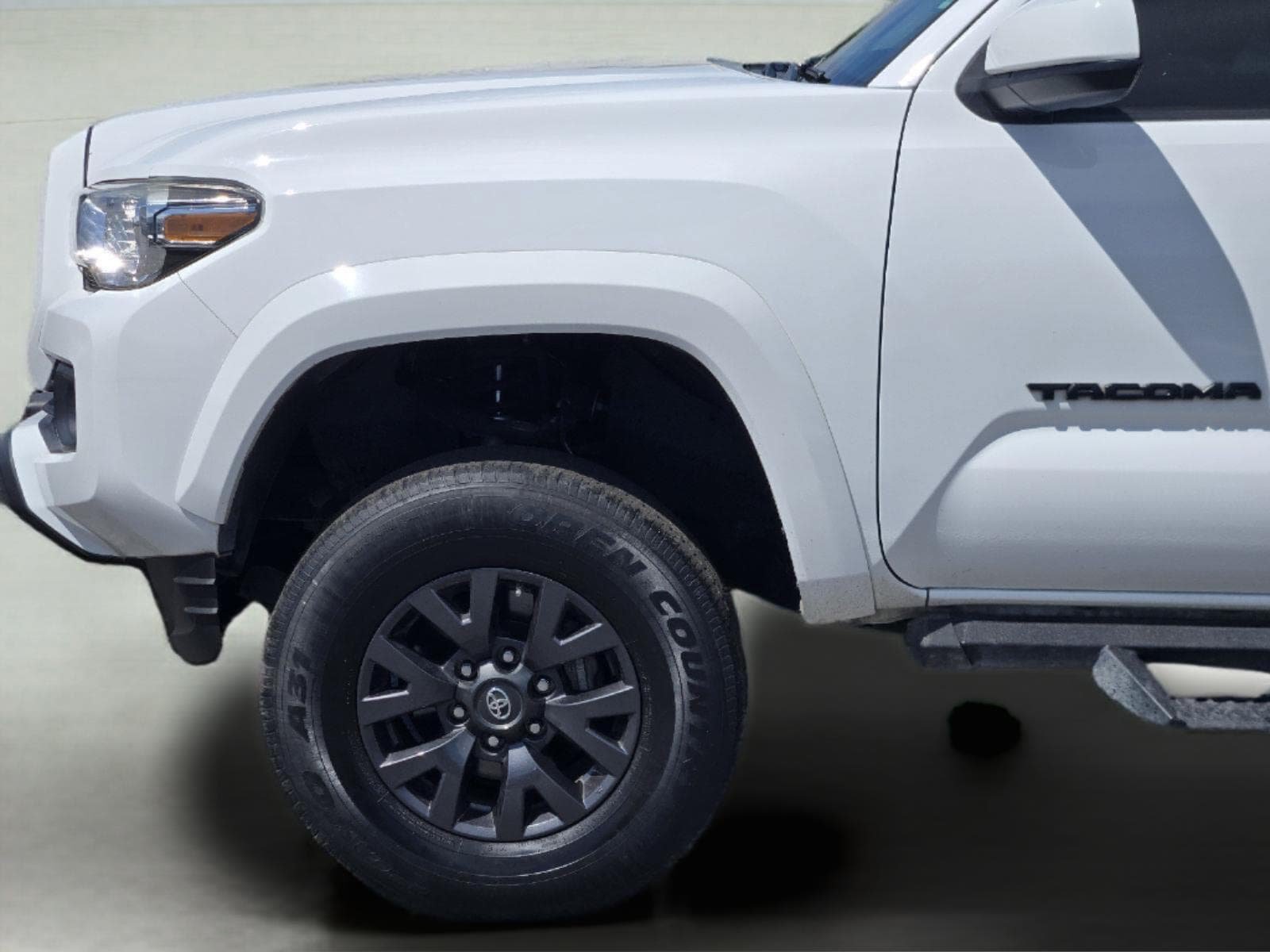 Used 2020 Toyota Tacoma SR5 w/ SR5 Appearance Package (SM) RWD image 9