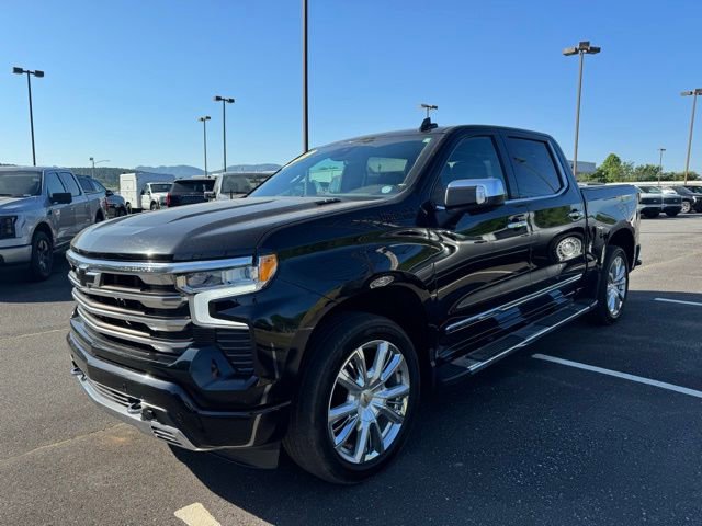 Used 2022 Chevrolet Silverado 1500 High Country w/ High Country Premium Package AWD/4WD image 3