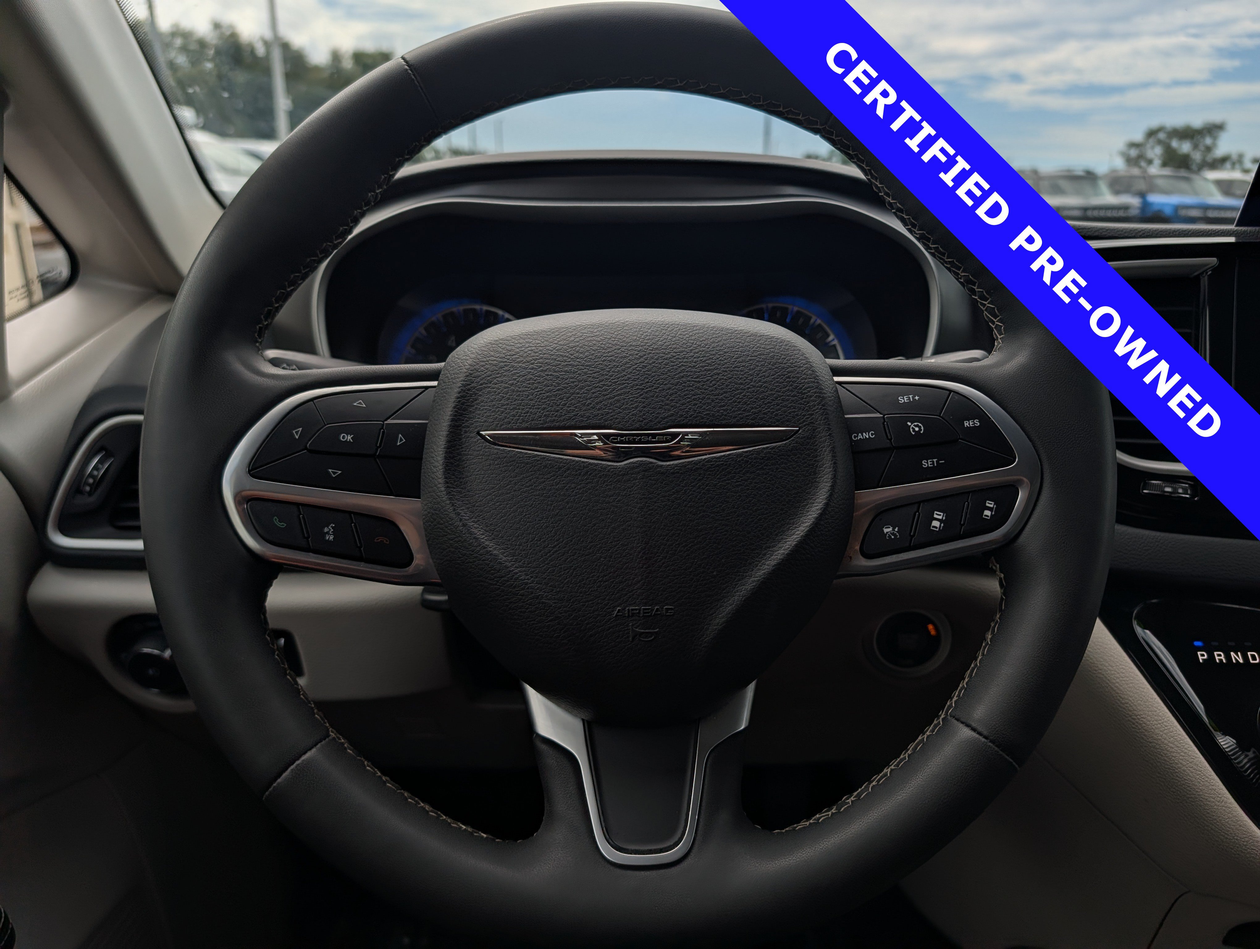 Used 2023 Chrysler Pacifica Touring-L FWD image 29