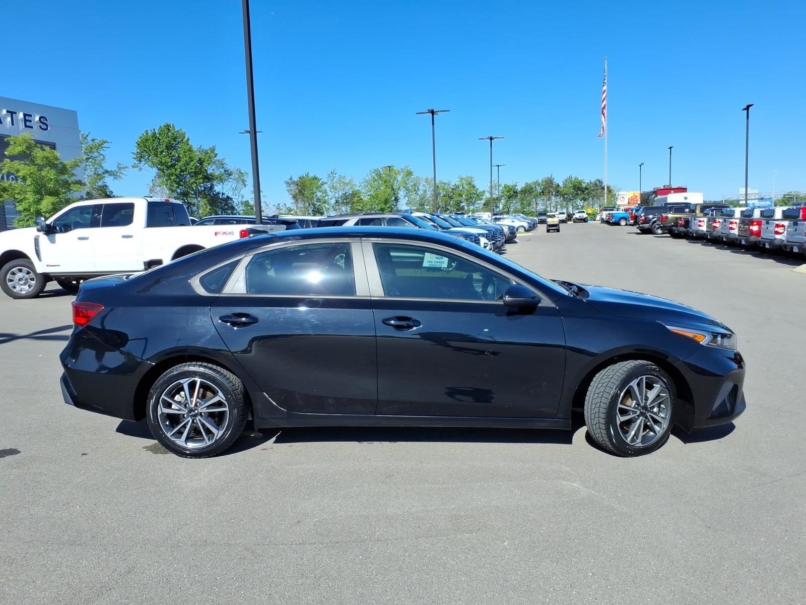 Used 2023 Kia Forte LXS w/ LXS Technology Package FWD image 2