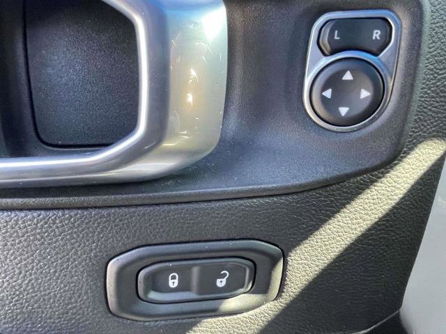 Used 2022 Jeep Gladiator Overland image 16