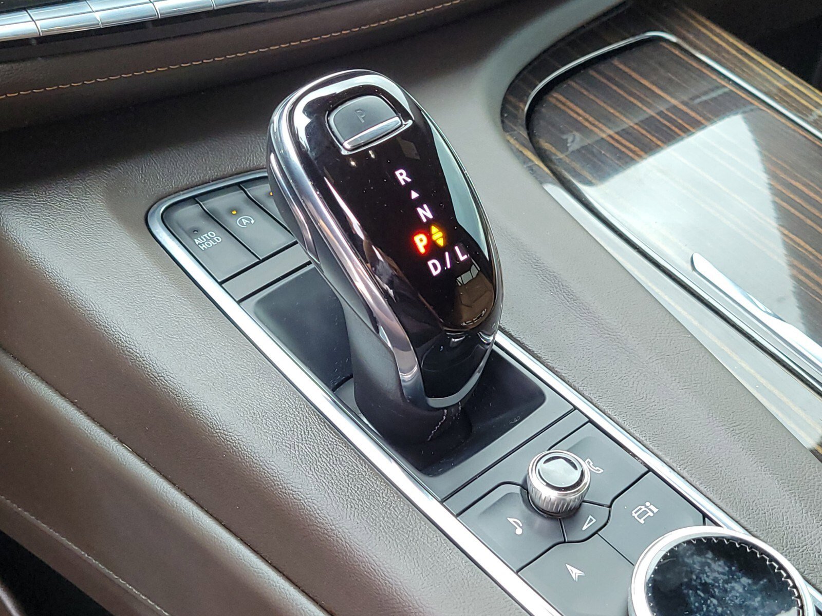 Used 2022 Cadillac Escalade Premium Luxury image 26