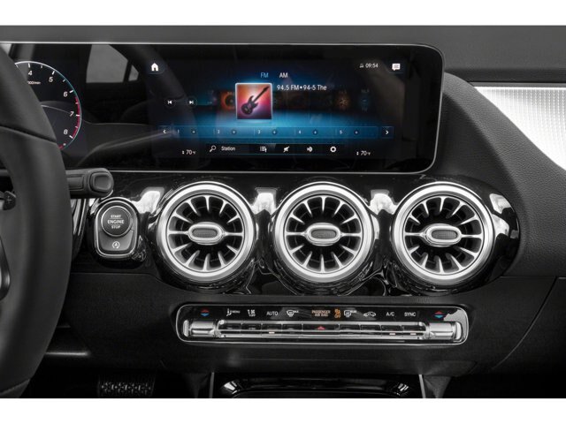 Used 2022 Mercedes-Benz GLA 250 4MATIC w/ Premium Package Lite image 7