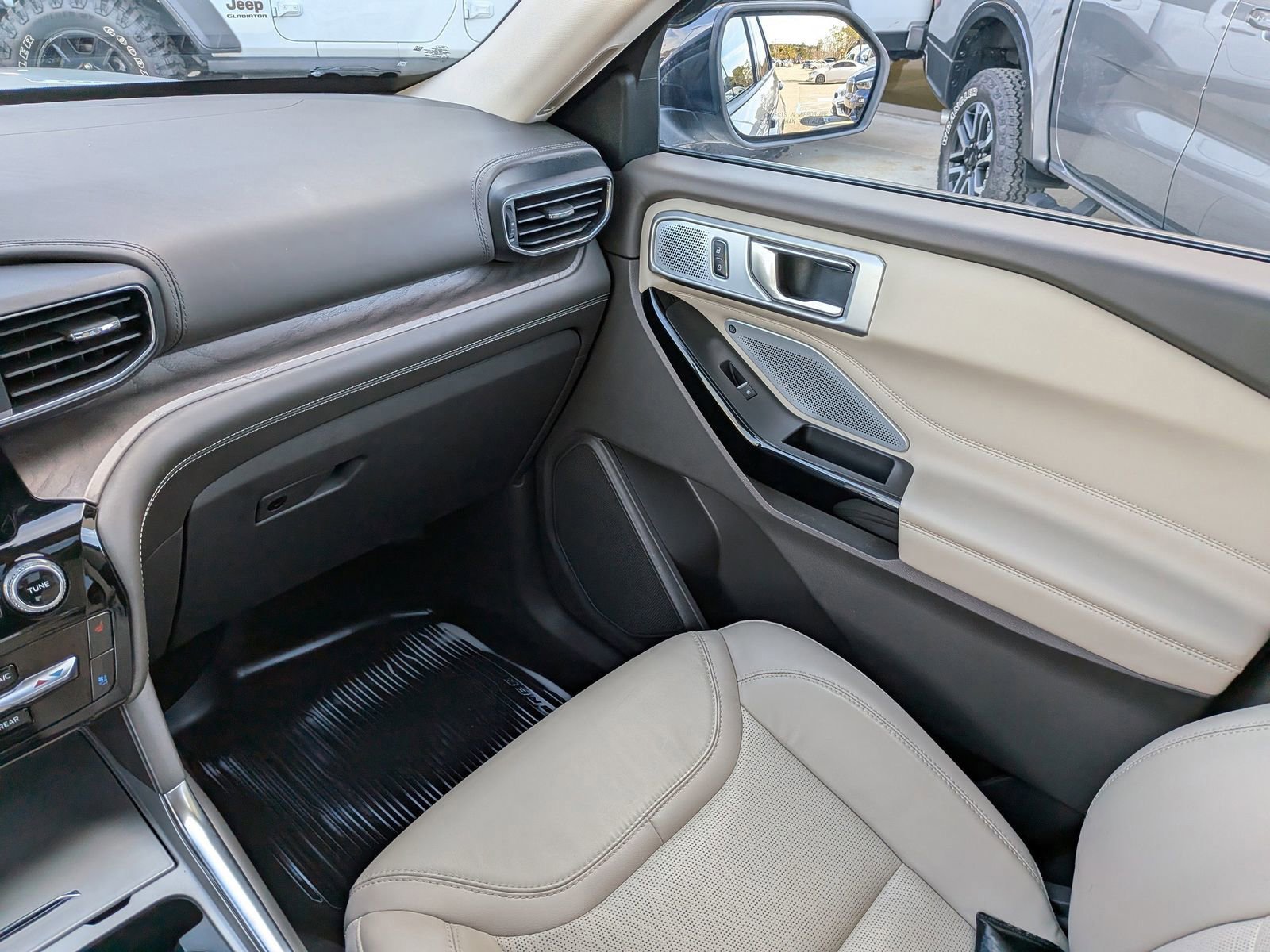 Certified 2023 Ford Explorer Platinum w/ Technology Package image 19