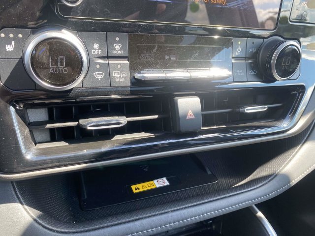 Used 2023 Toyota Highlander XLE FWD image 27