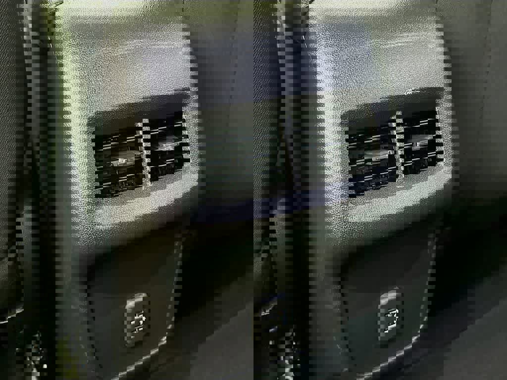 Used 2024 Chevrolet Equinox LT image 16