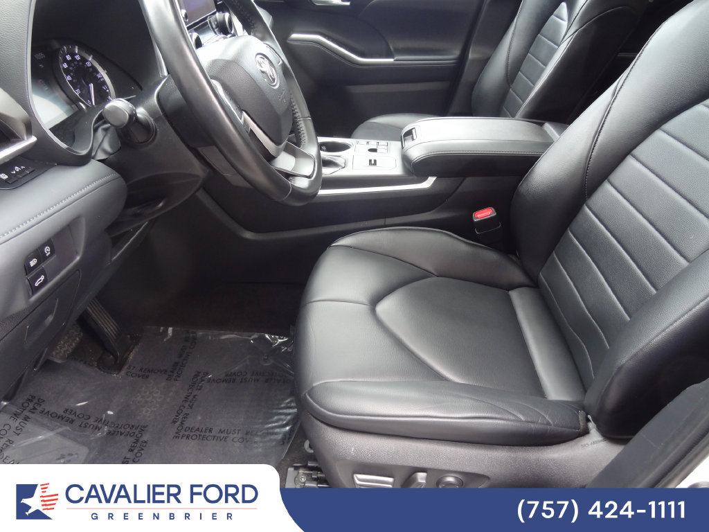 Used 2023 Toyota Highlander XLE FWD image 6