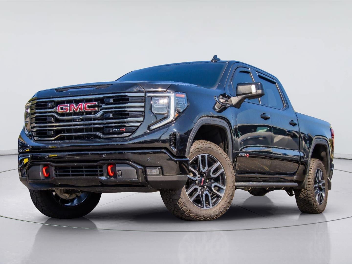 Used 2025 GMC Sierra 1500 AT4 w/ AT4 Premium Package AWD/4WD image 2